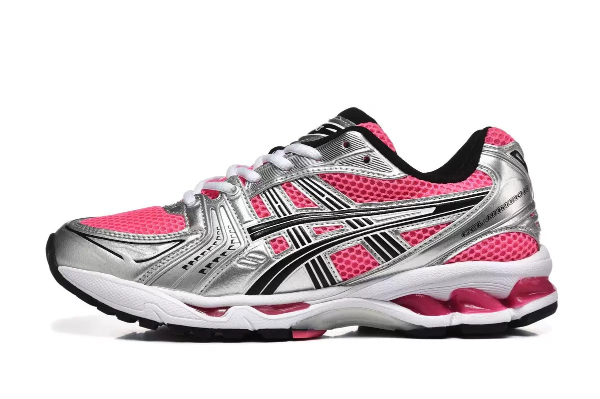 ASICS – Basket running rétro rose et argent à l’esthétique audacieuse