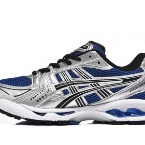 ASICS – Basket running rétro bleu et argent à l’esthétique performance