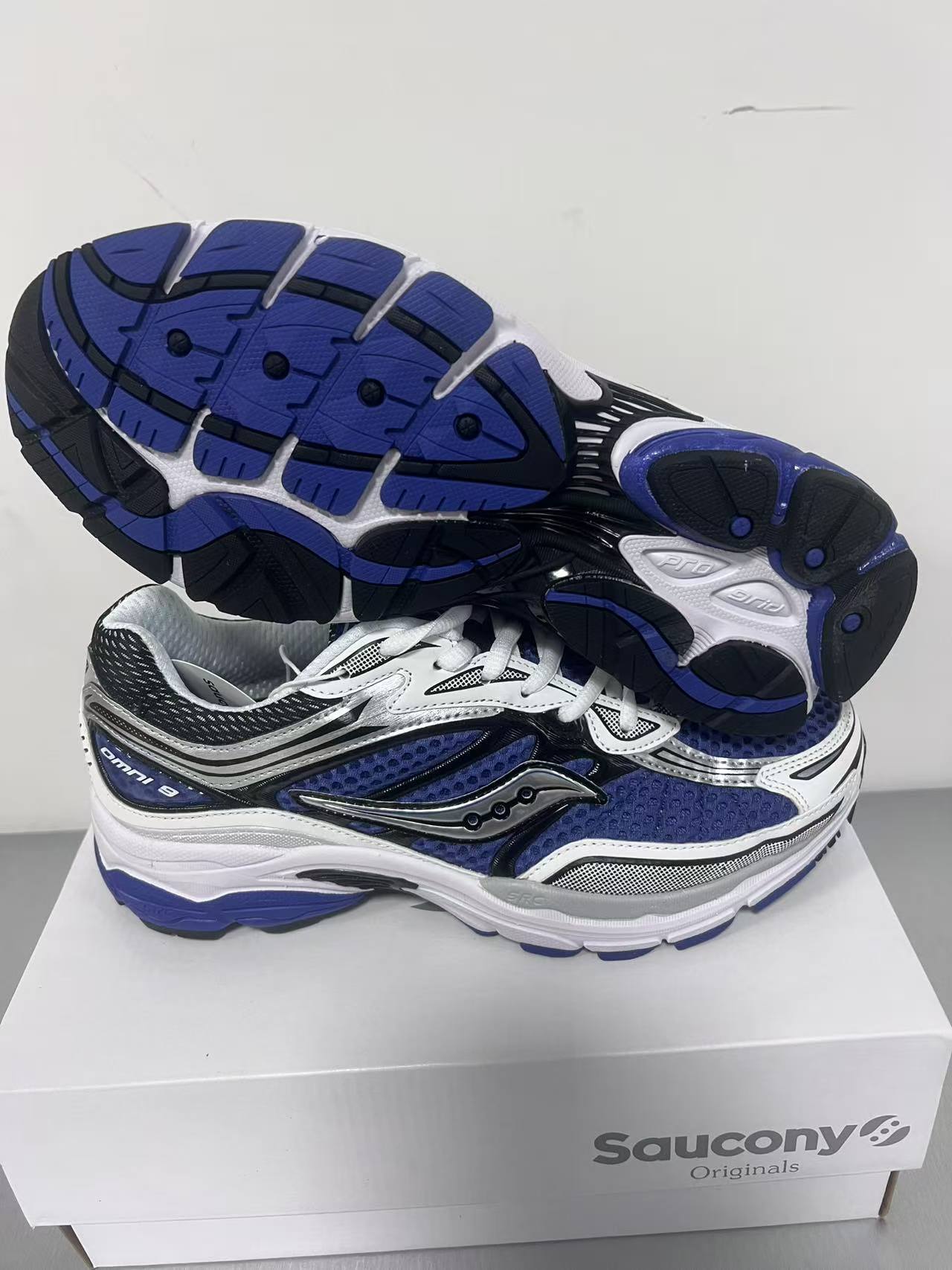 Saucony – Basket running rétro bleu et blanc à l’ADN performance